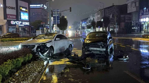 Düzce'de ışık ihlali sonucu kaza meydana geldi