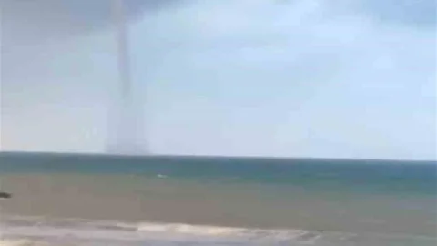 İskenderun Körfezi’nde oluşan hortum cep telefonu kamerasına yansıdı