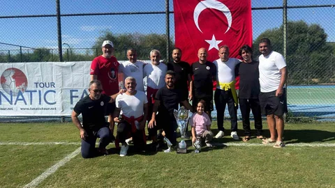 Antalya'da gerçekleştirilen 15. Republıc Masters Cup'ta Manavgat ve Kocaeli şampiyon oldu