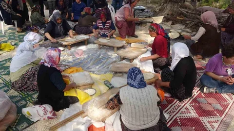 Torosların Eteğinde 400 Yıllık Erdemli Karayakup Köyünde İmeceyle Lezzet Şöleni!