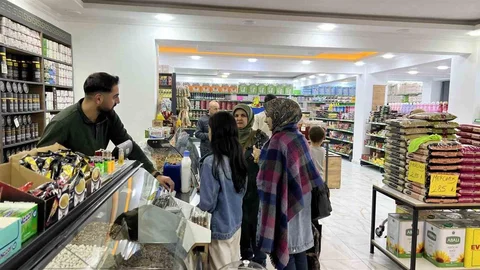 Bingöl’de havalar soğudu, aktarlarda kış çaylarına yoğun ilgi