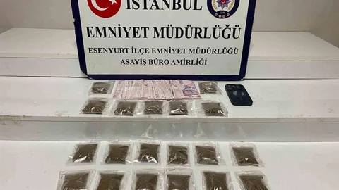 Esenyurt’ta kamyonetten uyuşturucu madde ticareti yapan şüphelilere suçüstü