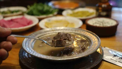 Çocukların dahi tükettiği kış çorbaları: "Kelle ve arabaşı"