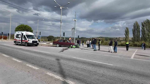 Gediz’de kırmızı ışık ihlali yaralamalı trafik kazasını sebep oldu