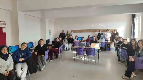 Lise öğrencilerine yönelik ‘Siber Tehdit İstihbaratı’ kursu açıldı