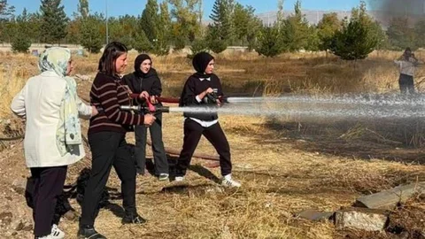 Patnos’ta afet ve yangın eğitimi ile güvenlik farkındalığı artırıldı