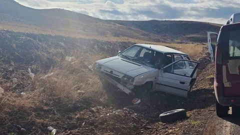 Kırıkkale'de otomobil şarampole devrildi