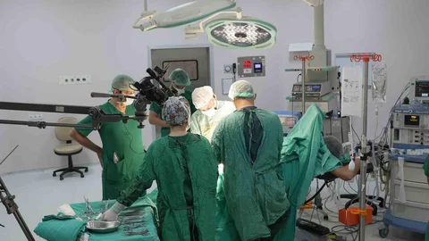 MEAH’ta 14 başarılı ameliyat canlı olarak gerçekleştirildi