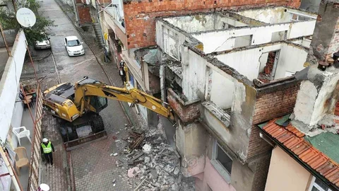 Başkan Kurnaz: "Metruk binalarla mücadelemiz sürecek"