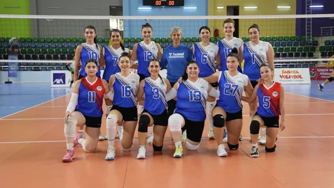 Toroslar’ın Kadın Voleybol Takımından Galibiyet Sevinci