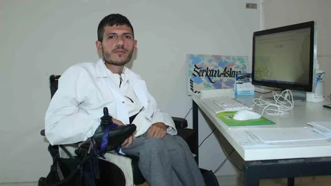 İzmir'de SMA hastası genç psikolog olarak atandı