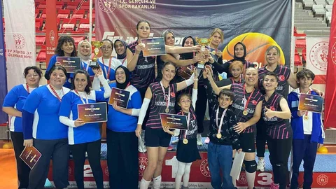 Erzincan'da Voleybol Şampiyonları Açıklandı