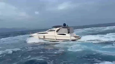 Muğla'da lüks motoryatla kaçmaya çalışan 39 düzensiz göçmen yakalandı