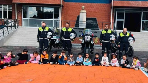 Gaziantep'te jandarma, 73 öğrenciye güvenli trafik eğitimi verdi.