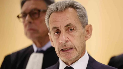 Fransa'da Sarkozy cezaevine girecek
