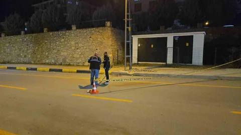 Karabük'te motosiklet kaldırıma çarptı, 1 kişi hayatını kaybetti, 1 kişi yaralandı.