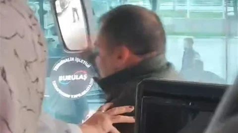 Bursa'da otobüste yumruklu kavga