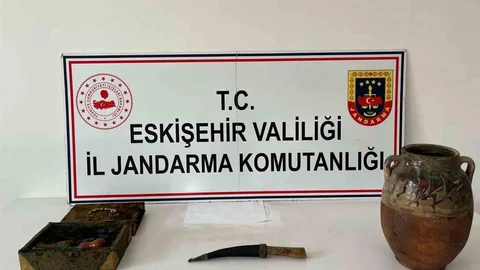Eskişehir'de tarihi eser satmaya çalışan bir şüpheli jandarma tarafından yakalandı.