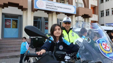 Çanakkale'de öğrencilere akran zorbalığı ve siber suçlarla ilgili eğitim verildi