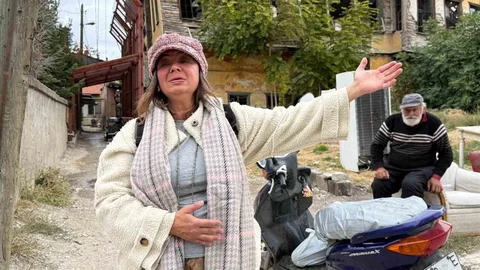 Burdur'da kiracı ve ev sahibi arasında bahçedeki çöplük nedeniyle gerginlik yaşanıyor.