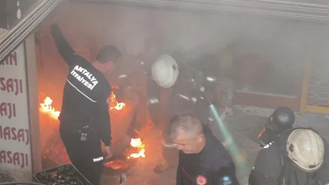 Antalya'da iş hanında yangın paniğe neden oldu