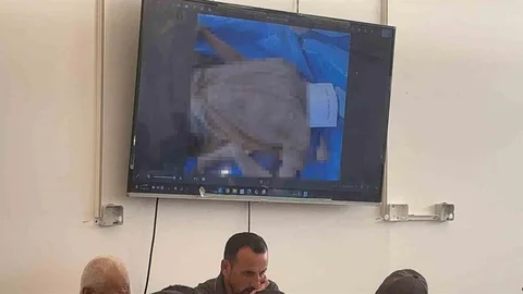 Gazze'de aileler, tanınmaz haldeki cenazelerin teşhisi için çaba harcıyor.