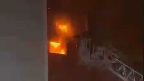 Körfez’de Mobilya Deposunda Yangın