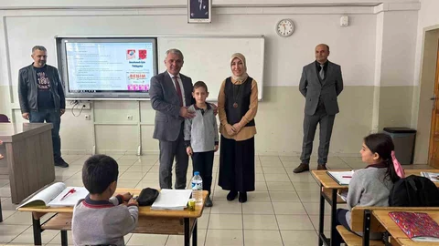 Erzurum'da Öğretmene Tebrik Ziyareti