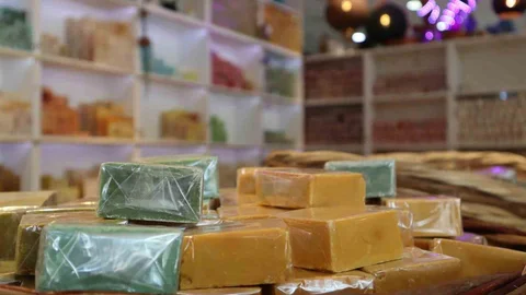 Yalova'da üretilen el yapımı sabunlar, 20 farklı ülkeye ihraç ediliyor.