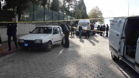 Sakarya'nın Hendek ilçesinde park halindeki bir araçta 33 yaşındaki Yavuz Yetim'in cesedi bulundu.