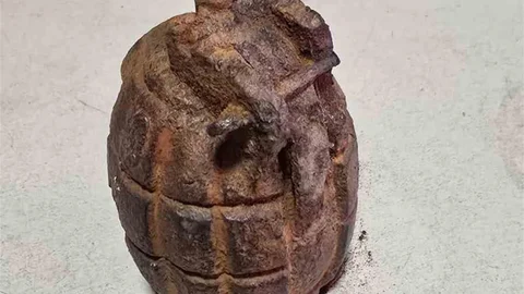 İzmir'de tarlada el bombası bulundu