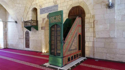 Gaziantep'te tarihi raylı minber bulunan camiler arasında 5 asırlık Şirvani Camii de yer alıyor.