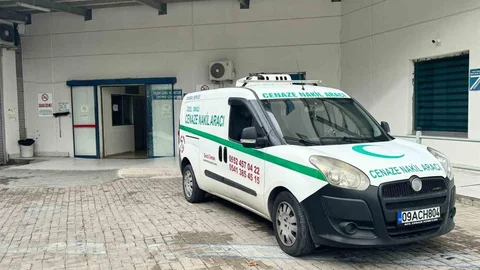 Denizli'de iki genç arasında çıkan tartışma silahlı kavgaya dönüştü. Tüfekle ateş açan şüpheli olay yerinden kaçarken, ağır yaralanan genç hastanede iki gün süren tedaviye rağmen yaşamını yitirdi.