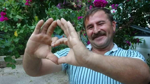 Antalya'da apron işçisinin sempatik tavırları sosyal medyada büyük ilgi gördü