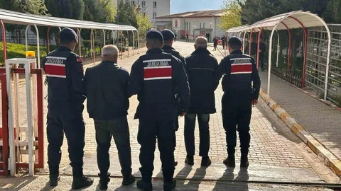 Gaziantep’te bıçakla husumetlilerini yaralayan 3 kişi yakalandı.