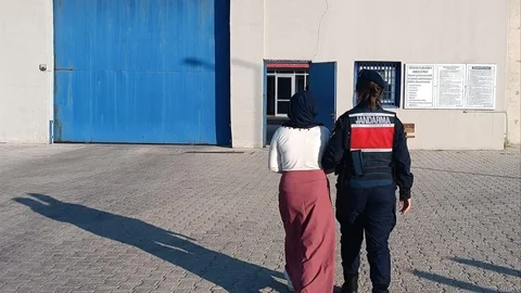Afyonkarahisar'da jandarma, çeşitli suçlardan aranan 37 kişiyi yakaladı