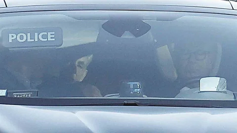 Fransa'da Eski Cumhurbaşkanı Sarkozy hapse girdi