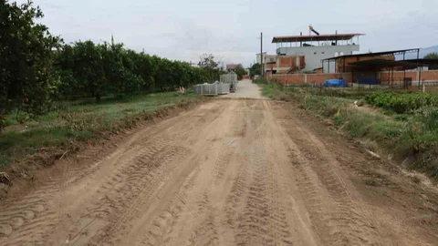 Aydın'da Bereketli Mahallesi'nde yol çalışmaları sürüyor