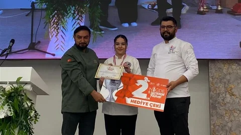 Karaman'da Gastronomi Festivali'nde KMÜ’lü öğrenciler madalyalar kazandı