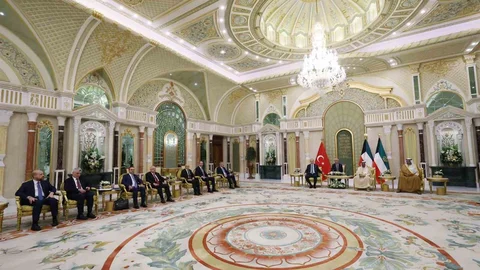 Cumhurbaşkanı Erdoğan Kuveyt'te Emiri ile görüştü