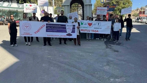 Diyarbakır'da sağlıkçılardan farkındalık yürüyüşü