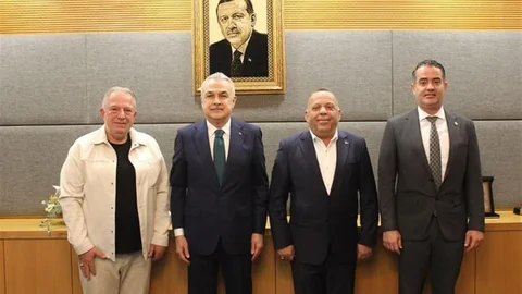 Aydın'da CHP'li başkanlardan AK Partili vekile sürpriz ziyaret gerçekleşti.