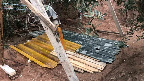 Manisa'da kaçak kazı yaparken suçüstü yakalandı