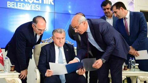 Gençlik ve Spor Bakanı Bak, Malatya’da gençlik projeleri hakkında konuştu