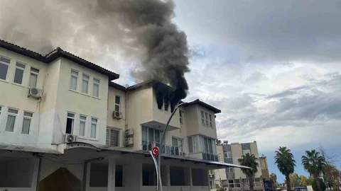 Serik'te apartman dairesi yangında yandı