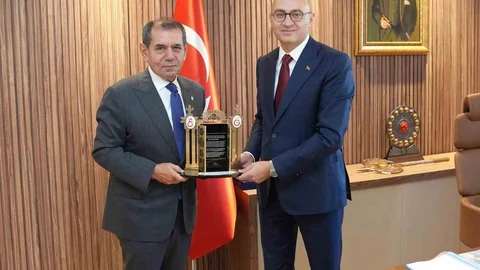 İstanbul'da Galatasaray Başkanı Dursun Özbek, Cumhuriyet Başsavcısı Duman'ı ziyaret etti.