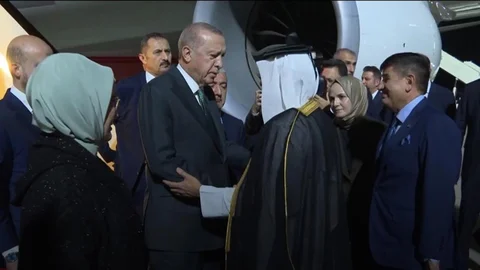 Katar'da Erdoğan Resmi Törende Karşılandı