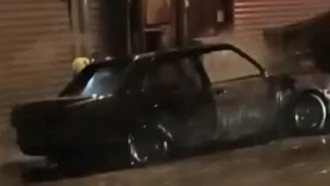 4 Araç Kundaklandı: Şüpheli Güvenlik Kamerasında