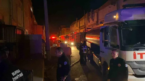 Bursa'da mobilya imalathanesinde yangın çıktı