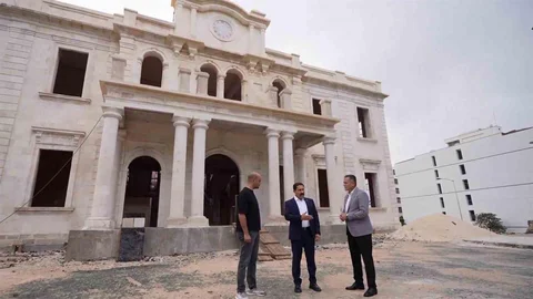 Hatay'da tarihi valilik binasında restorasyon çalışmaları sürüyor